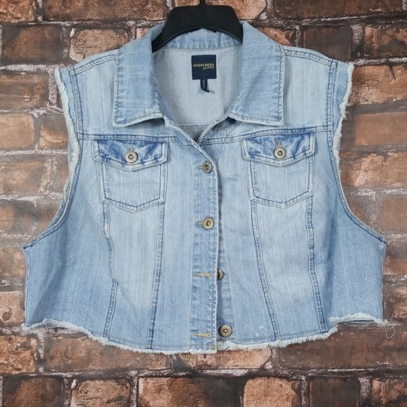 sleeveless cropped denim jacket